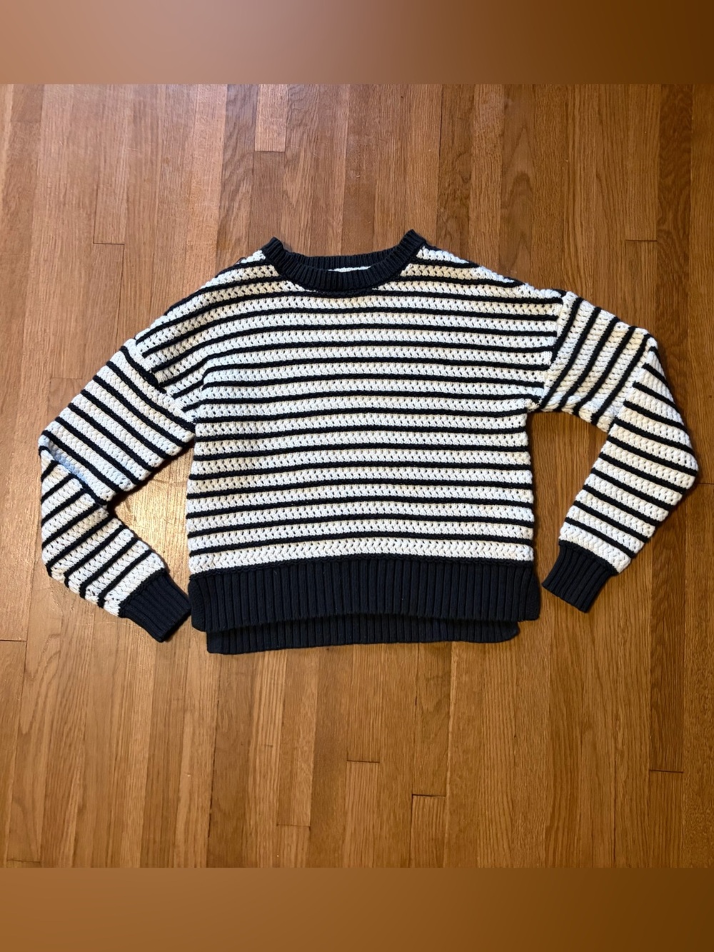Aéropostale White & Black Striped Textured Knit Crewneck Sweater